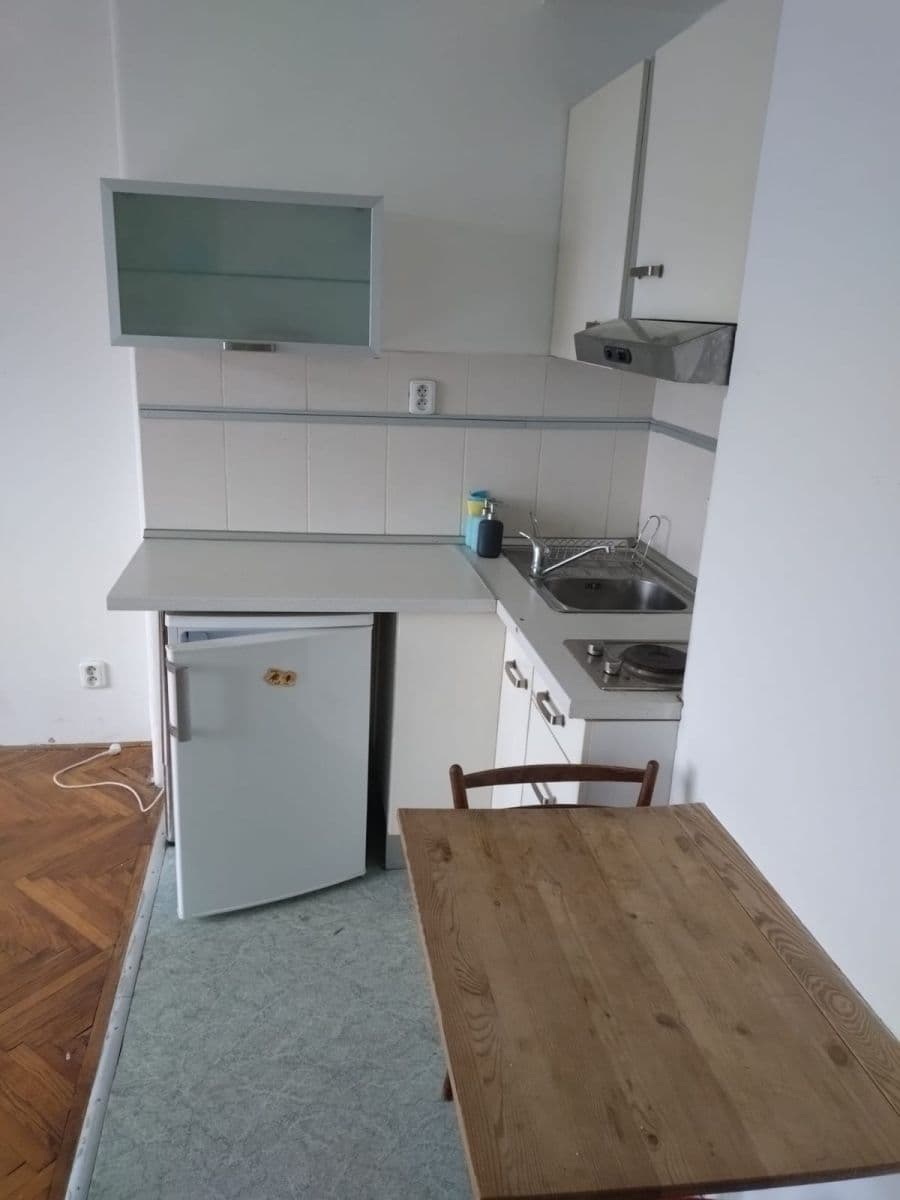 Pronájem bytu 1+kk 22 m², Komunardů, Praha, Praha Pronájem bytu 1+kk 22 m², Komunardů, Praha, Praha