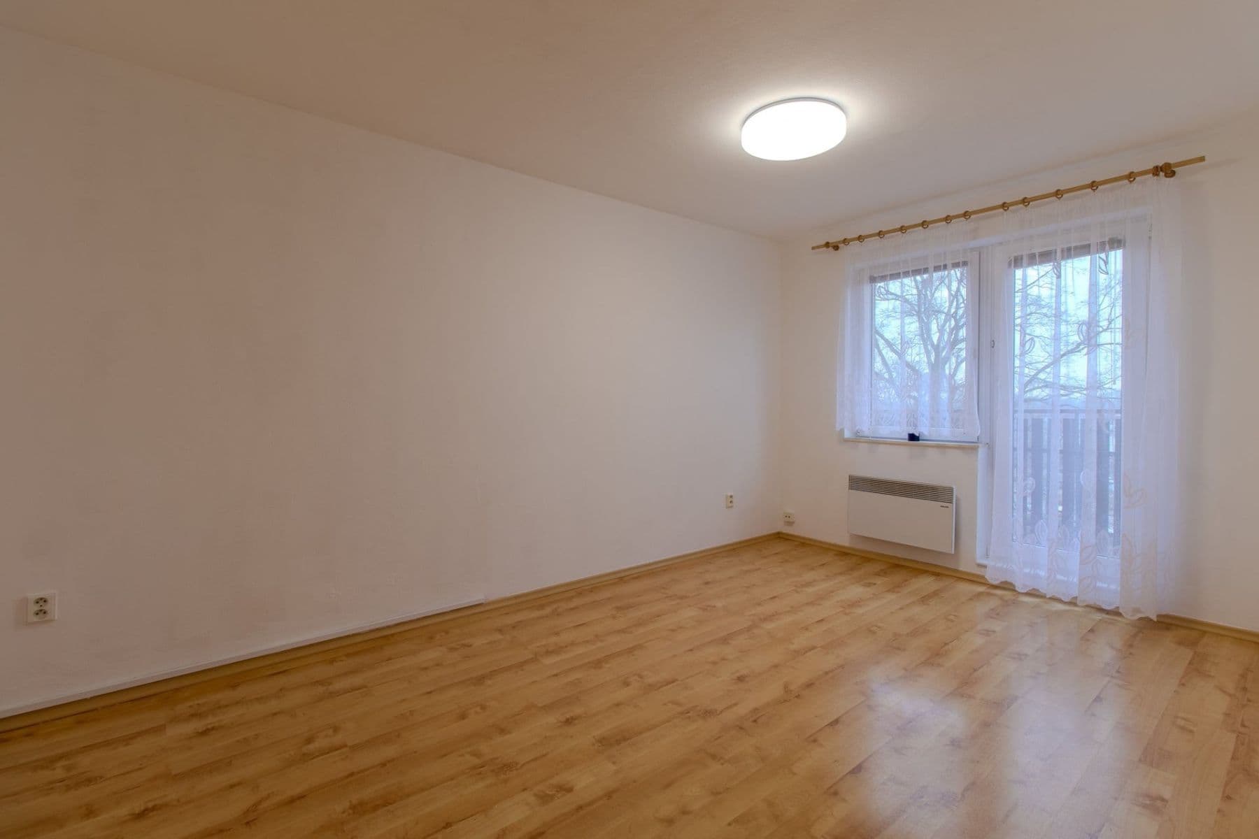 Pronájem bytu 3+1 68 m², Spojovací, Milovice, Středočeský kraj Pronájem bytu 3+1 68 m², Spojovací, Milovice, Středočeský kraj