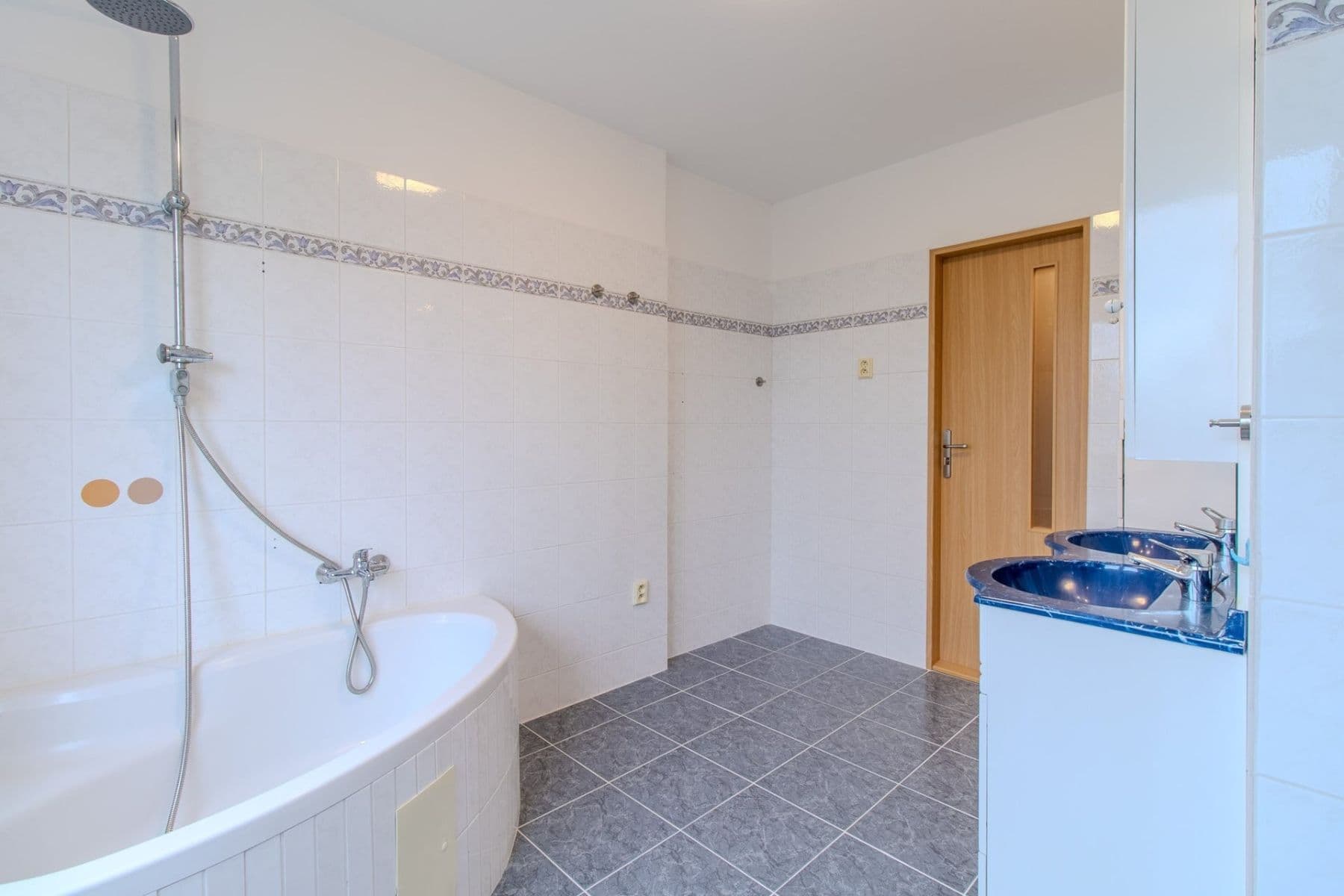 Pronájem bytu 3+1 68 m², Spojovací, Milovice, Středočeský kraj Pronájem bytu 3+1 68 m², Spojovací, Milovice, Středočeský kraj