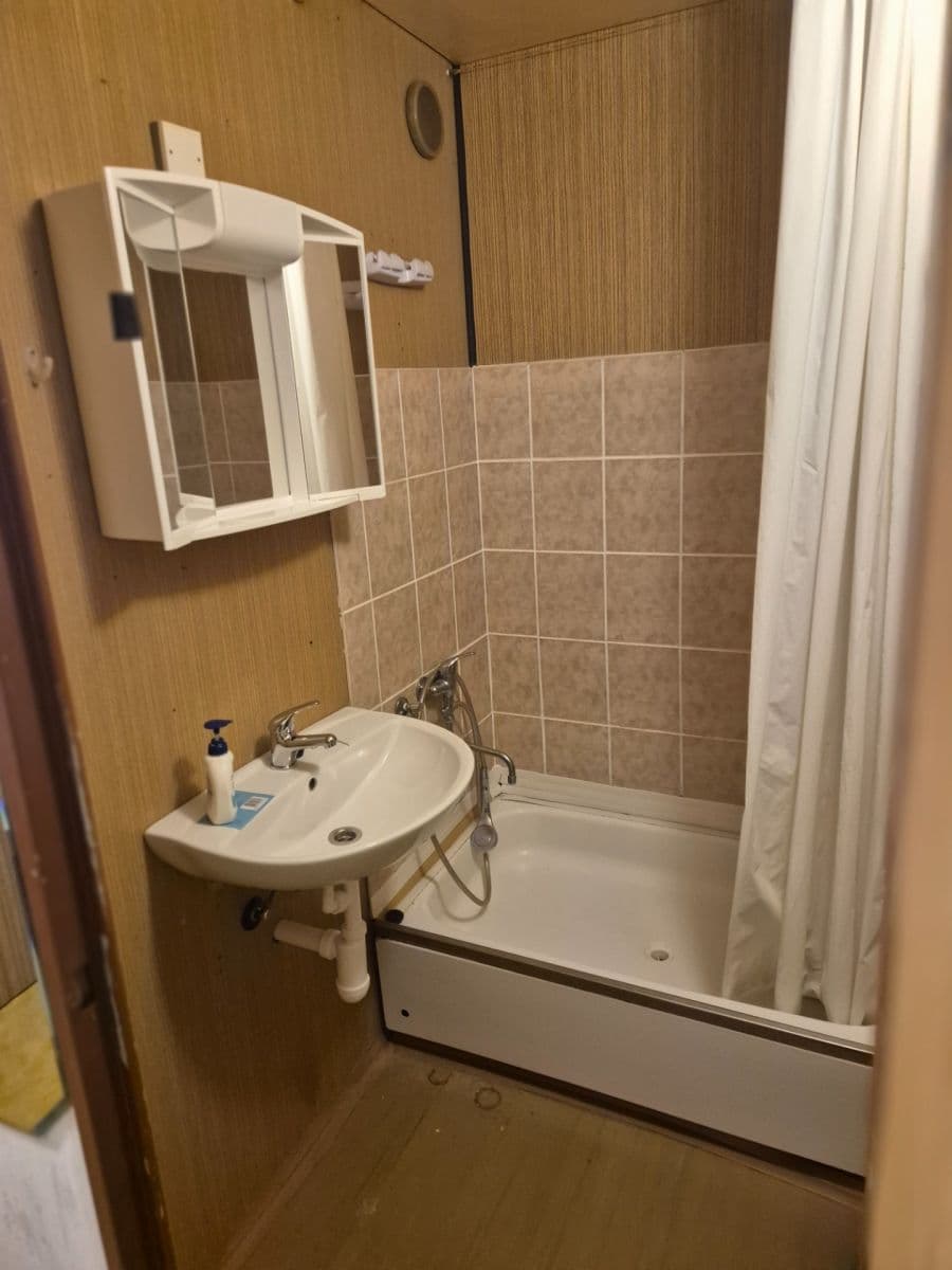 Pronájem bytu 1+kk 32 m², Bazovského, Praha, Praha Pronájem bytu 1+kk 32 m², Bazovského, Praha, Praha