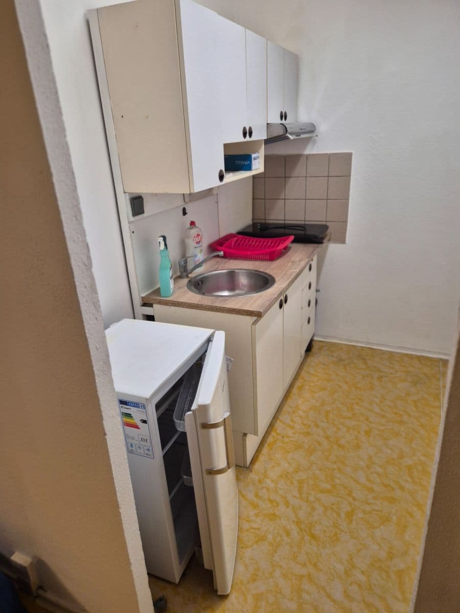 Pronájem bytu 1+kk 32 m², Bazovského, Praha, Praha Pronájem bytu 1+kk 32 m², Bazovského, Praha, Praha