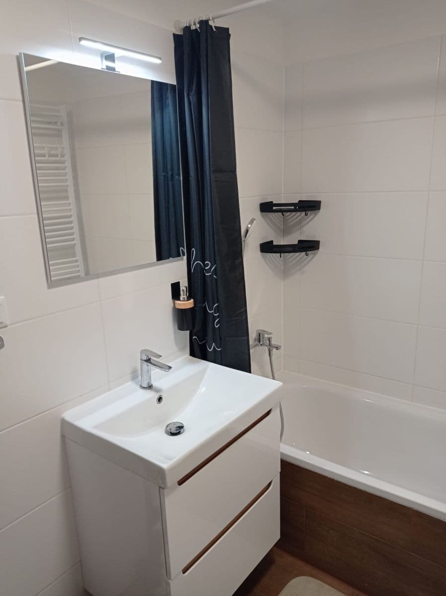 Pronájem bytu 3+kk 85 m², Revoluční, Šestajovice, Středočeský kraj Pronájem bytu 3+kk 85 m², Revoluční, Šestajovice, Středočeský kraj