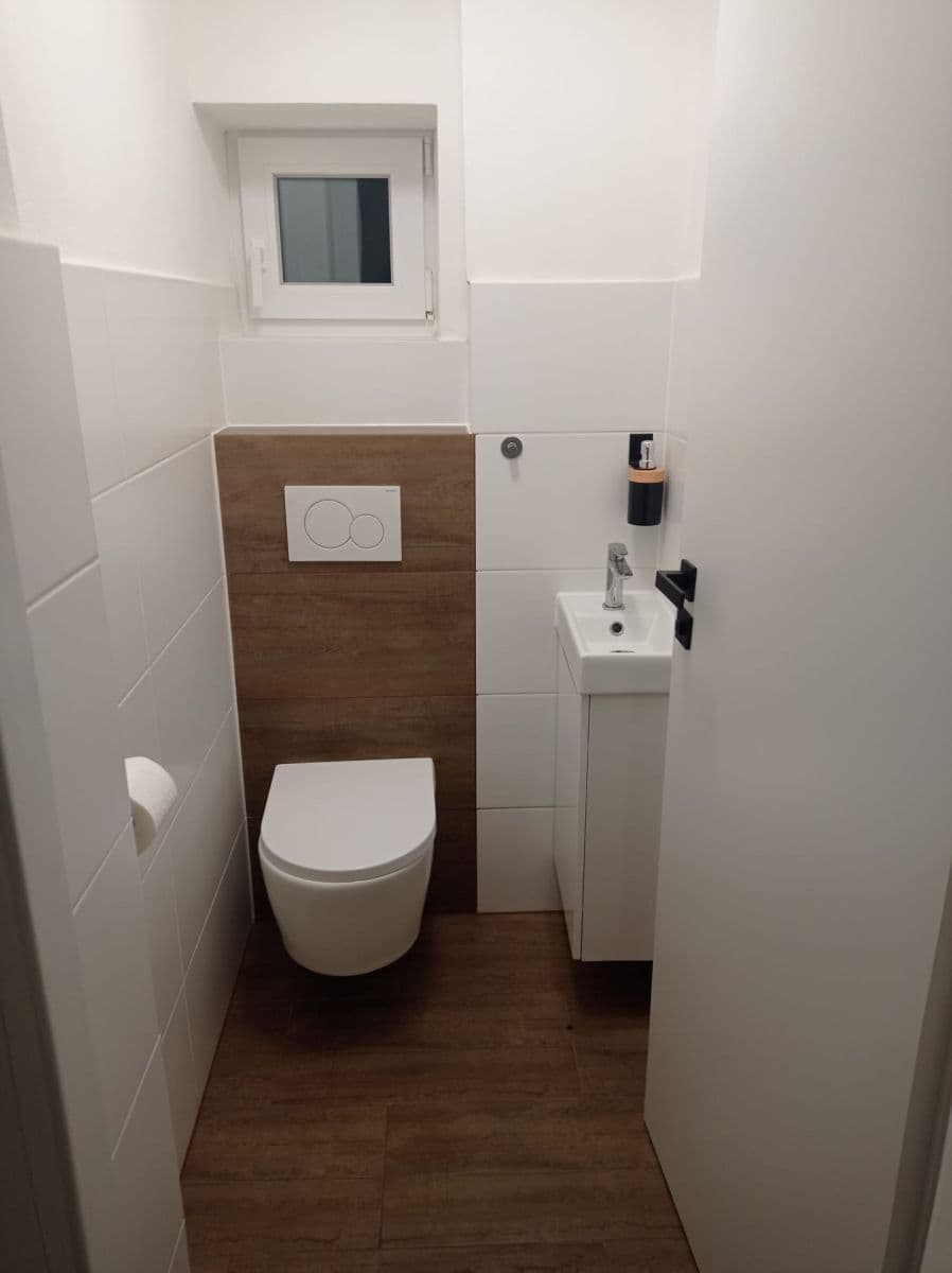 Pronájem bytu 3+kk 85 m², Revoluční, Šestajovice, Středočeský kraj Pronájem bytu 3+kk 85 m², Revoluční, Šestajovice, Středočeský kraj