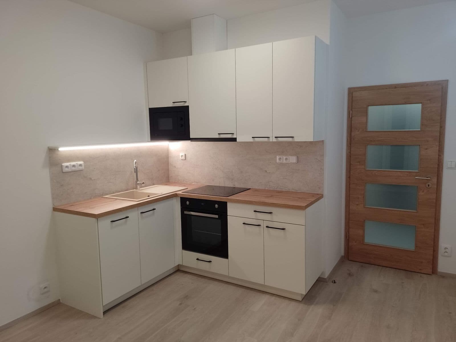 Pronájem bytu 1+kk 23 m², Augustina Lukeše, Brandýs nad Labem-Stará Boleslav, Středočeský kraj Pronájem bytu 1+kk 23 m², Augustina Lukeše, Brandýs nad Labem-Stará Boleslav, Středočeský kraj