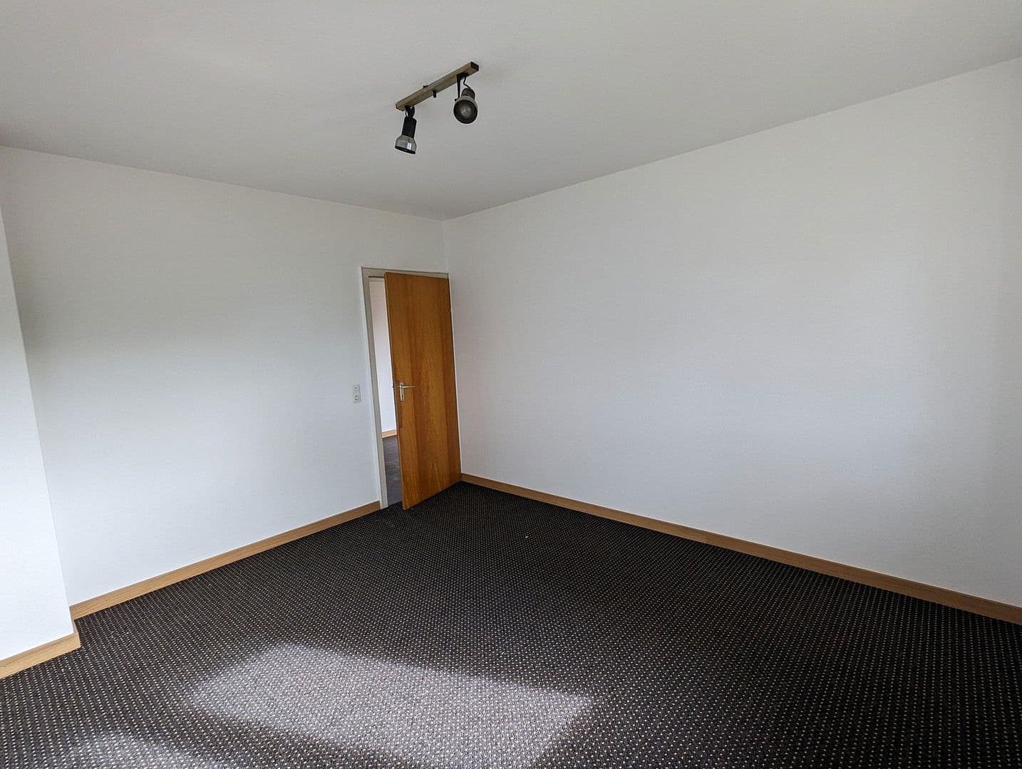 Prodej domu 160 m², pozemek 400 m², Nussbaumstraße 20, Saarbrücken, Země Sársko Prodej domu 160 m², pozemek 400 m², Nussbaumstraße 20, Saarbrücken, Země Sársko