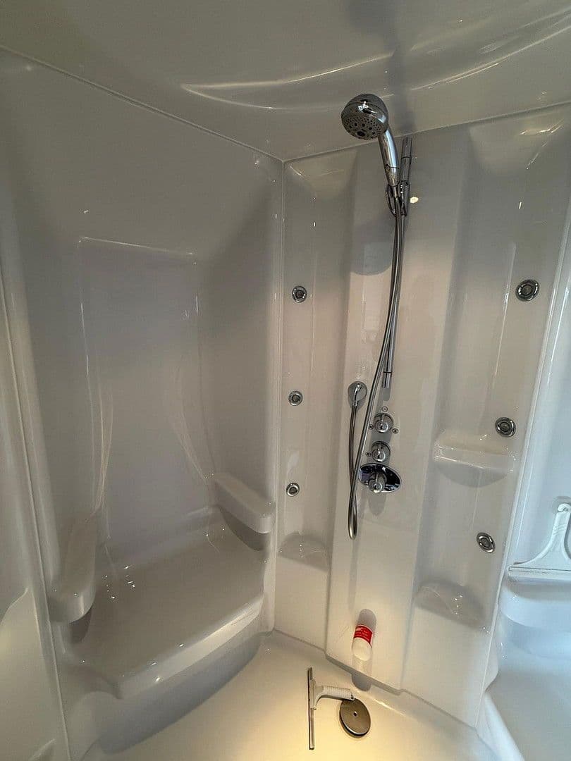 Prodej domu 322 m², pozemek 707 m², Künzell, Hessen Prodej domu 322 m², pozemek 707 m², Künzell, Hessen