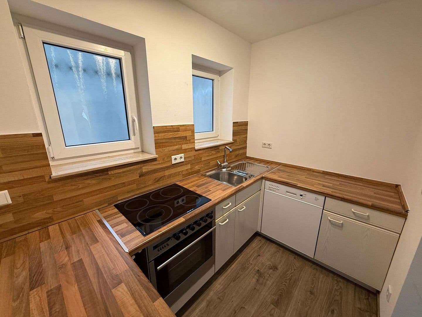 Prodej domu 322 m², pozemek 707 m², Künzell, Hessen Prodej domu 322 m², pozemek 707 m², Künzell, Hessen