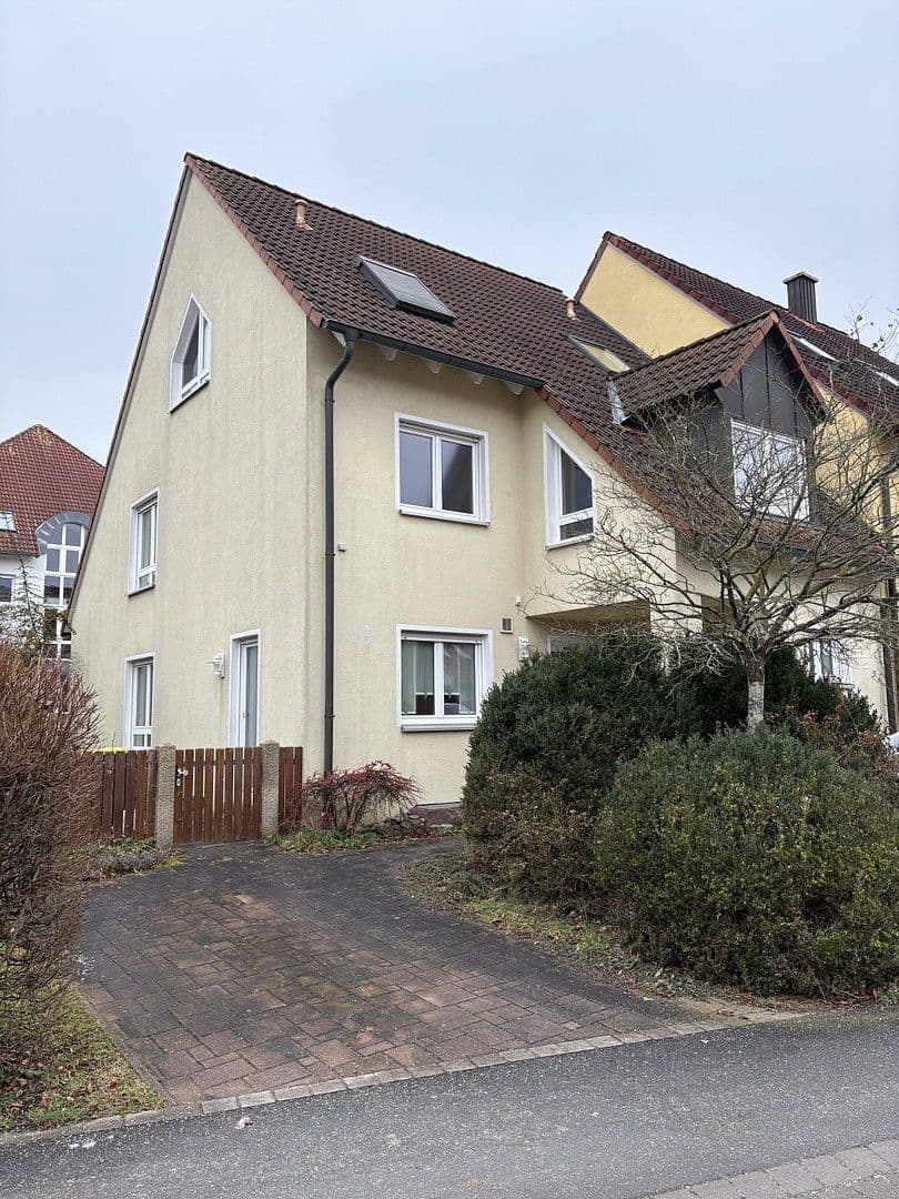 Prodej domu 137 m², pozemek 304 m², Oberasbach, Bavorsko Prodej domu 137 m², pozemek 304 m², Oberasbach, Bavorsko