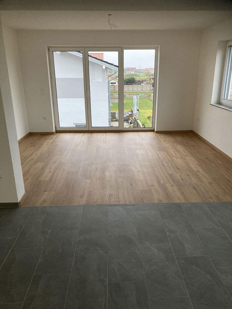 Pronájem domu 160 m², pozemek 450 m², Carlo schellemannstr 26B, Eggenfelden, Bavorsko Pronájem domu 160 m², pozemek 450 m², Carlo schellemannstr 26B, Eggenfelden, Bavorsko