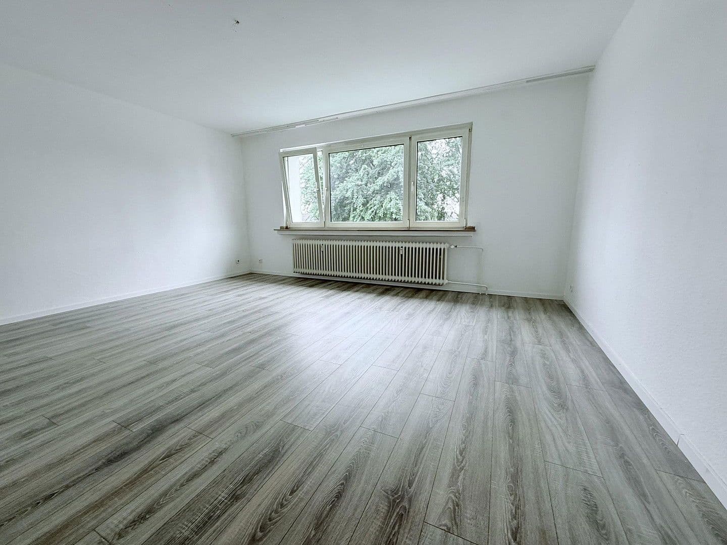 Pronájem bytu 2+1 59 m², Waldecker Str. 9, Duisburg, Severní Porýní-Vestfálsko Pronájem bytu 2+1 59 m², Waldecker Str. 9, Duisburg, Severní Porýní-Vestfálsko