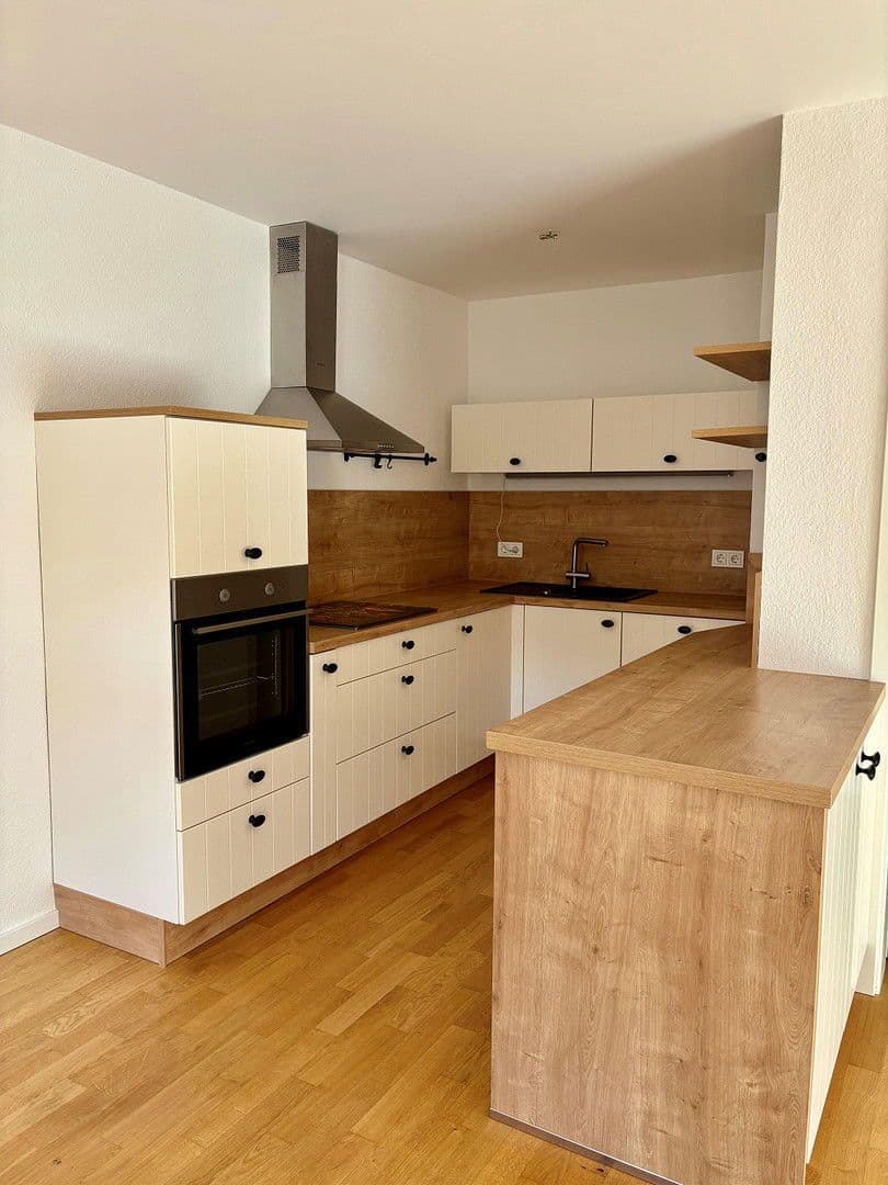 Pronájem bytu 3+1 74 m², Rinckartstraße 5, Leipzig, Sasko Pronájem bytu 3+1 74 m², Rinckartstraße 5, Leipzig, Sasko