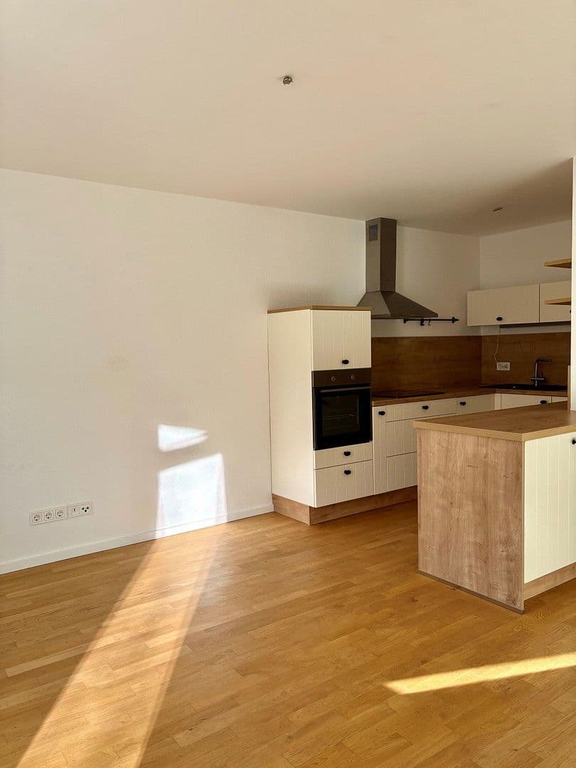 Pronájem bytu 3+1 74 m², Rinckartstraße 5, Leipzig, Sasko Pronájem bytu 3+1 74 m², Rinckartstraße 5, Leipzig, Sasko