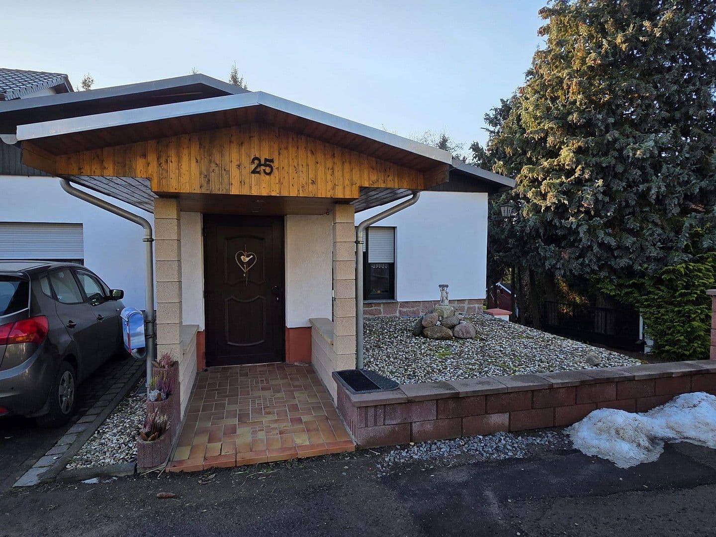 Prodej domu 144 m², pozemek 2.200 m², Petersberg, Sasko-Anhaltsko Prodej domu 144 m², pozemek 2.200 m², Petersberg, Sasko-Anhaltsko