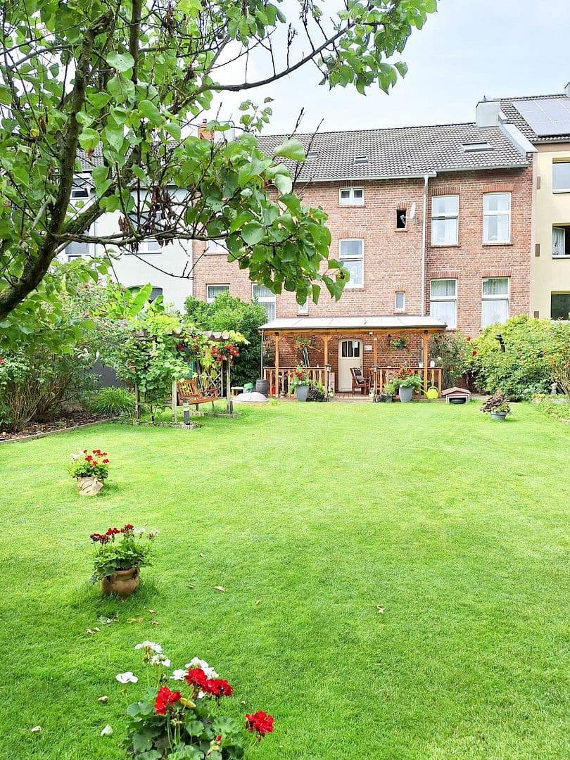 Prodej domu 204 m², pozemek 495 m², Krefeld, Severní Porýní-Vestfálsko Prodej domu 204 m², pozemek 495 m², Krefeld, Severní Porýní-Vestfálsko