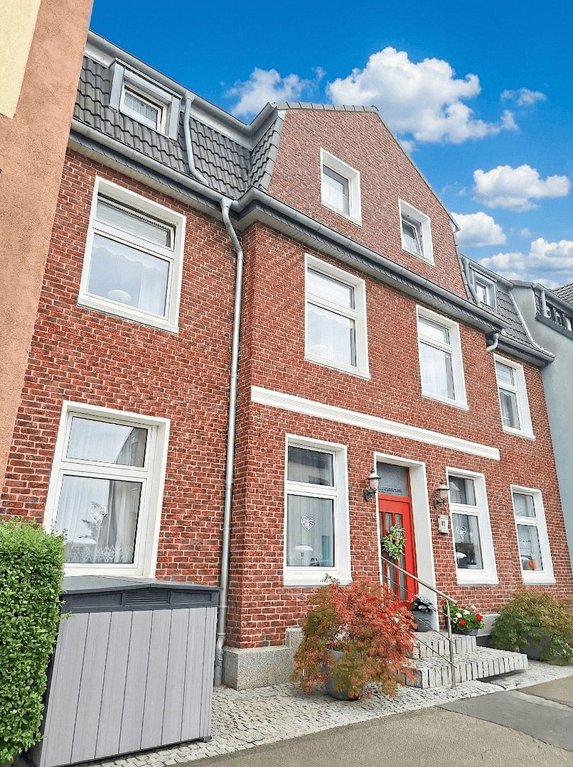 Prodej domu 204 m², pozemek 495 m², Krefeld, Severní Porýní-Vestfálsko Prodej domu 204 m², pozemek 495 m², Krefeld, Severní Porýní-Vestfálsko