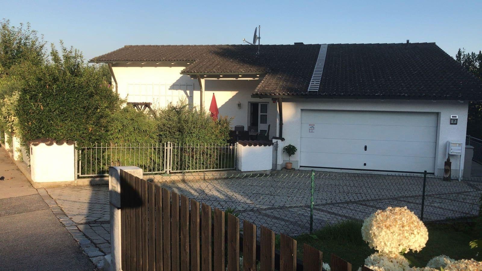 Prodej domu 274 m², pozemek 679 m², Nandlstadt, Bavorsko Prodej domu 274 m², pozemek 679 m², Nandlstadt, Bavorsko