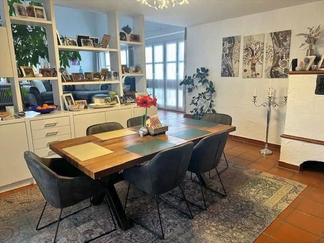 Prodej domu 274 m², pozemek 679 m², Nandlstadt, Bavorsko Prodej domu 274 m², pozemek 679 m², Nandlstadt, Bavorsko