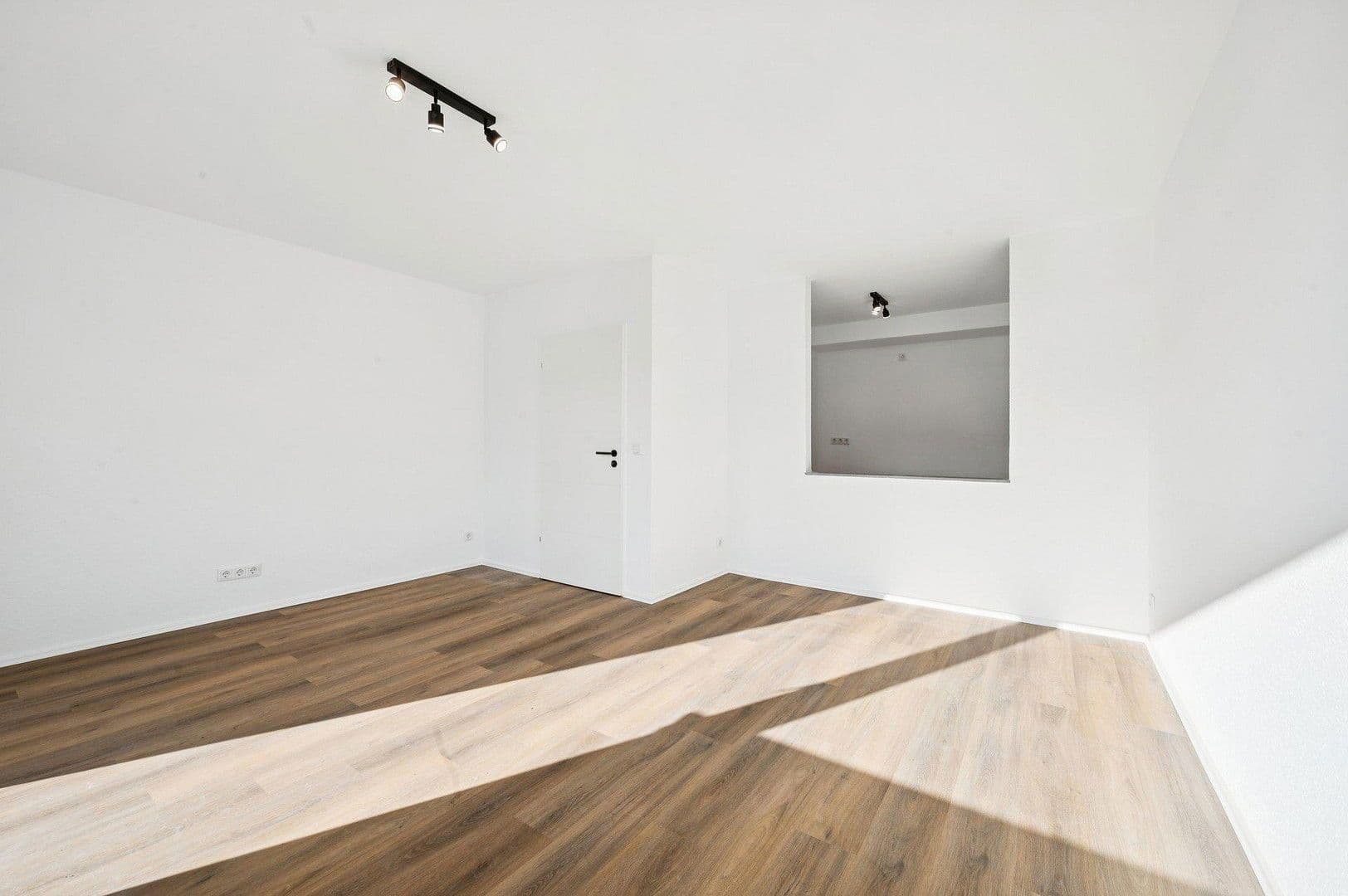 Prodej bytu 2+1 57 m², Düsseldorf, Severní Porýní-Vestfálsko Prodej bytu 2+1 57 m², Düsseldorf, Severní Porýní-Vestfálsko