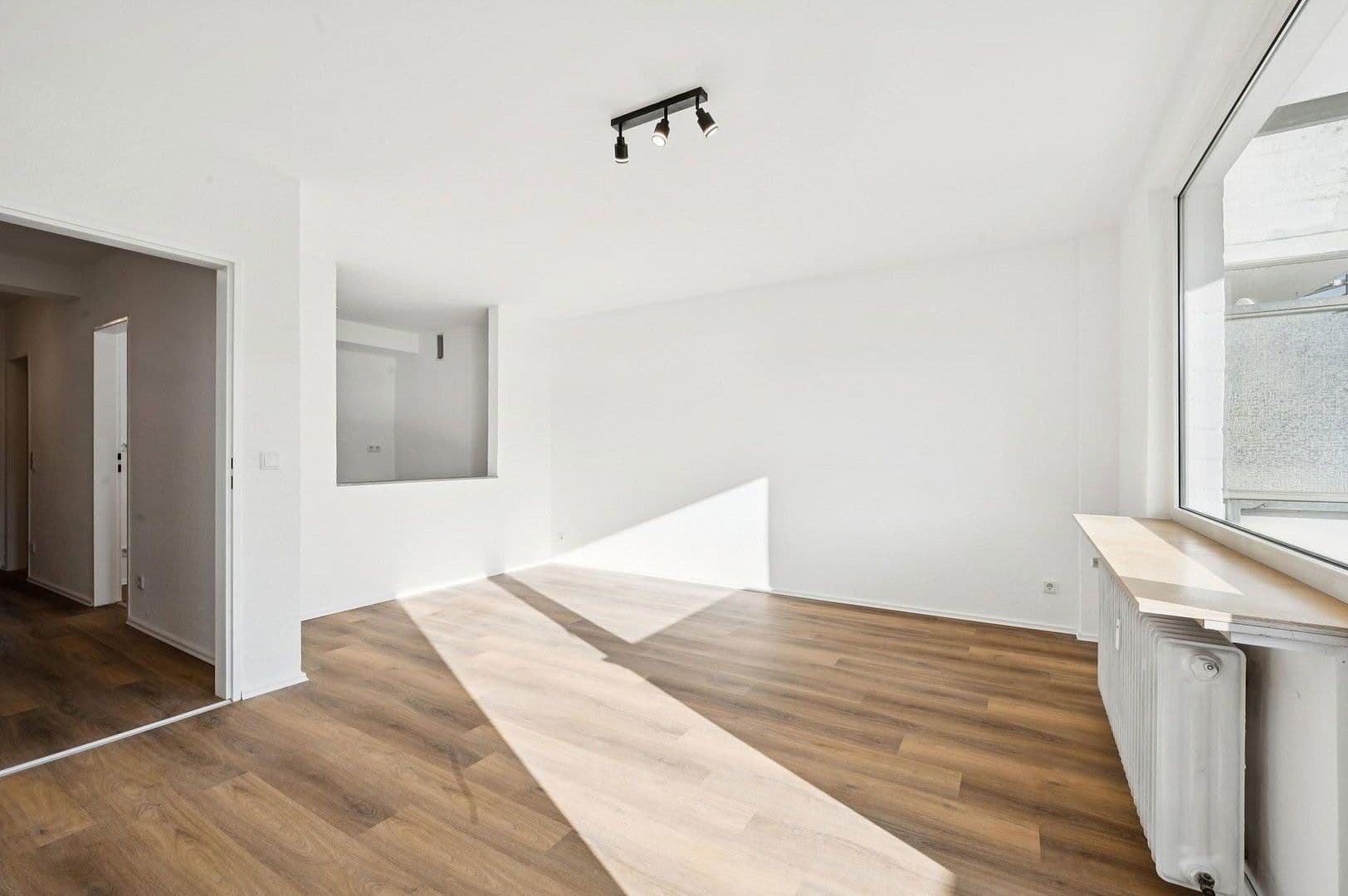 Prodej bytu 2+1 57 m², Düsseldorf, Severní Porýní-Vestfálsko Prodej bytu 2+1 57 m², Düsseldorf, Severní Porýní-Vestfálsko