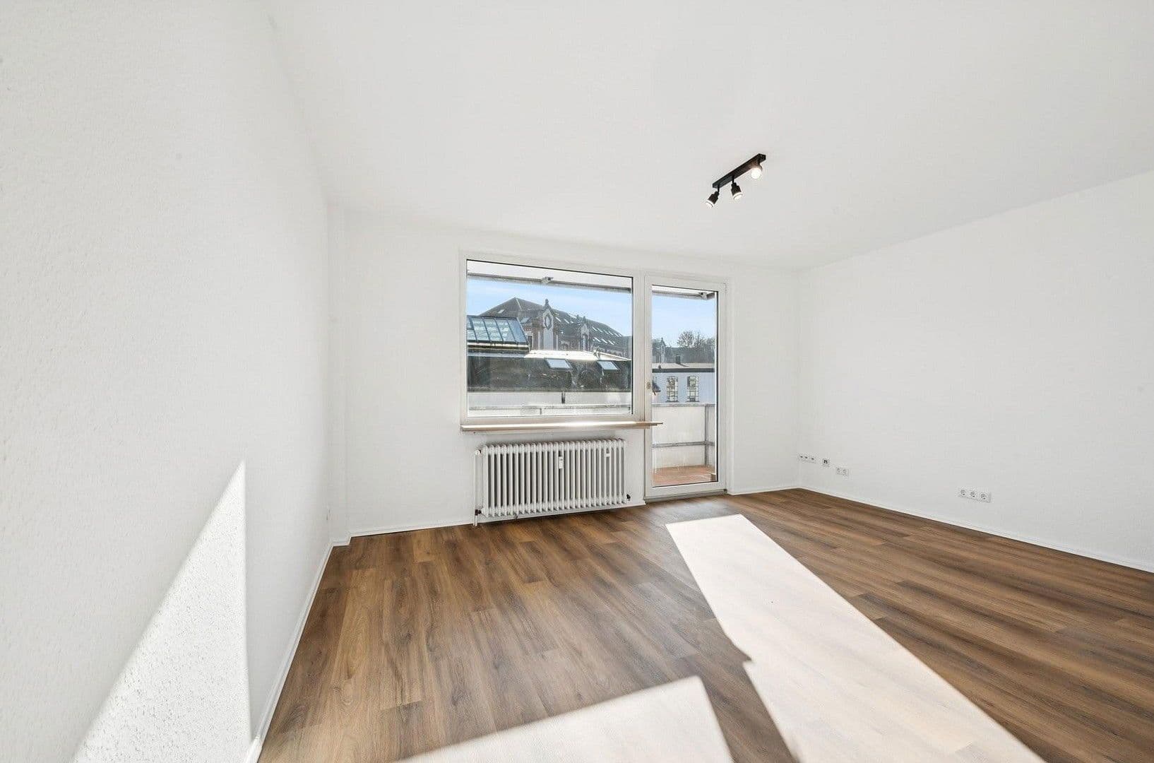 Prodej bytu 2+1 57 m², Düsseldorf, Severní Porýní-Vestfálsko Prodej bytu 2+1 57 m², Düsseldorf, Severní Porýní-Vestfálsko