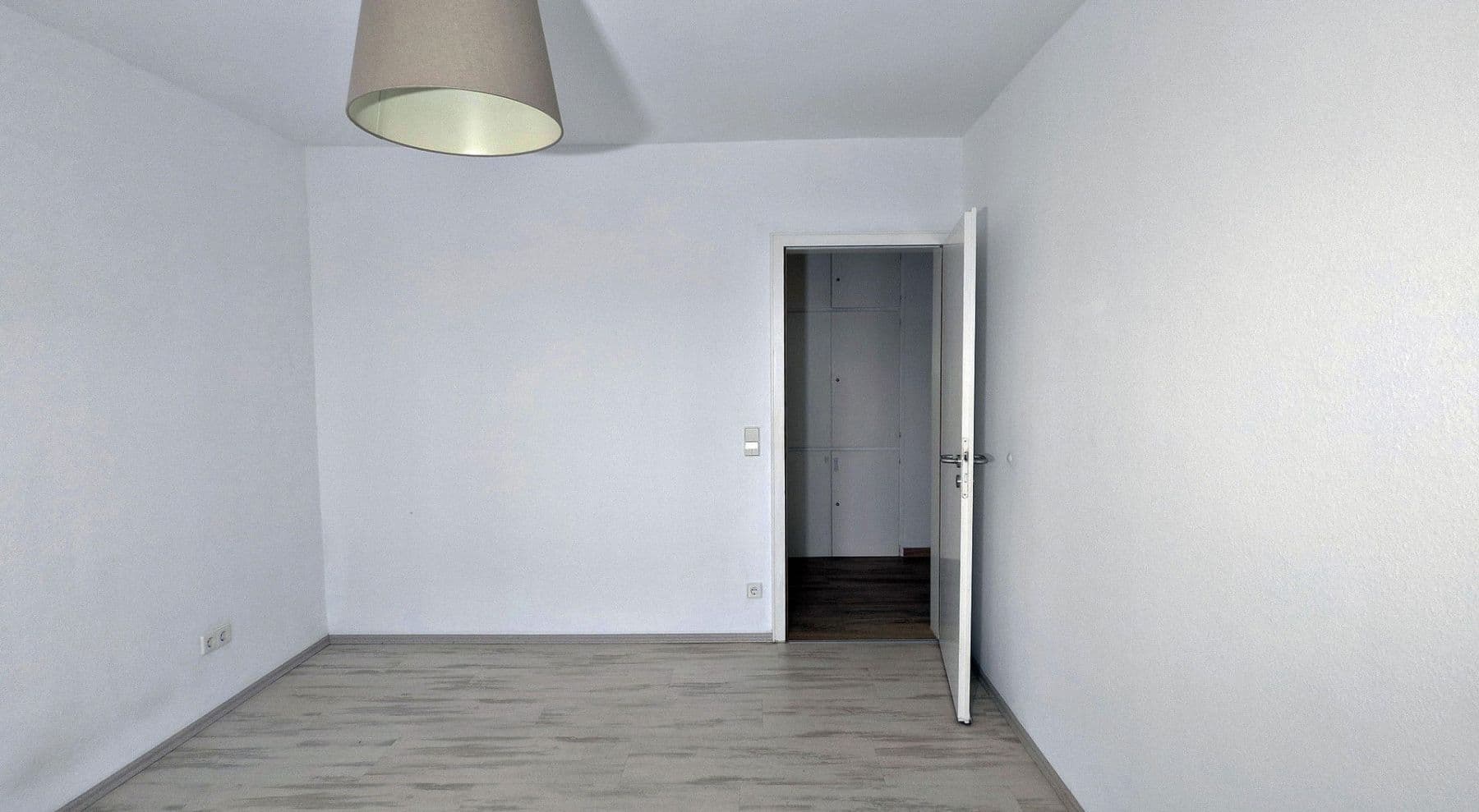Prodej bytu 4+1 93 m², Kornwestheim, Bádensko-Württembersko Prodej bytu 4+1 93 m², Kornwestheim, Bádensko-Württembersko