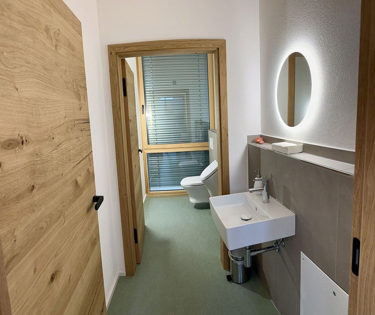 Pronájem kanceláře 50 m², Engstingen, Bádensko-Württembersko Pronájem kanceláře 50 m², Engstingen, Bádensko-Württembersko