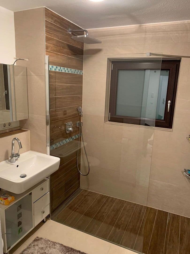 Pronájem bytu 3+kk 98 m², Leonberg, Bádensko-Württembersko Pronájem bytu 3+kk 98 m², Leonberg, Bádensko-Württembersko