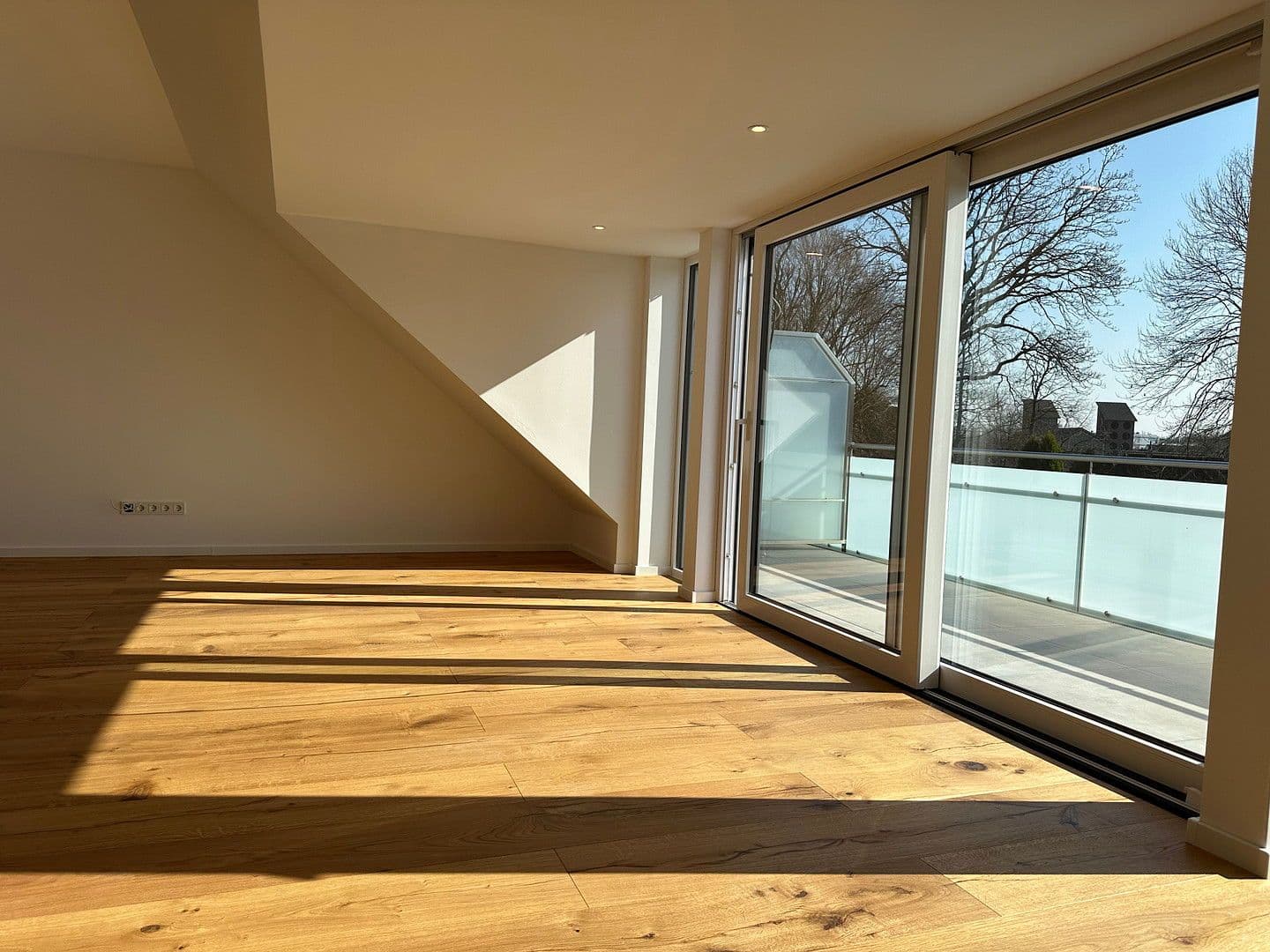 Prodej bytu 3+1 106 m², Buchenstraße 39, Düsseldorf, Severní Porýní-Vestfálsko Prodej bytu 3+1 106 m², Buchenstraße 39, Düsseldorf, Severní Porýní-Vestfálsko