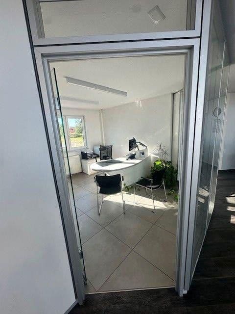 Pronájem nebytového prostoru 220 m², Achern, Bádensko-Württembersko Pronájem nebytového prostoru 220 m², Achern, Bádensko-Württembersko