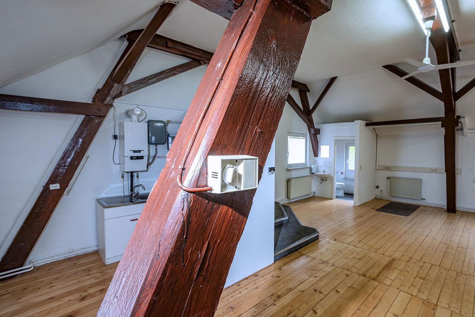 Pronájem kanceláře 122 m², Schiltachstraße 44, Schramberg, Bádensko-Württembersko Pronájem kanceláře 122 m², Schiltachstraße 44, Schramberg, Bádensko-Württembersko