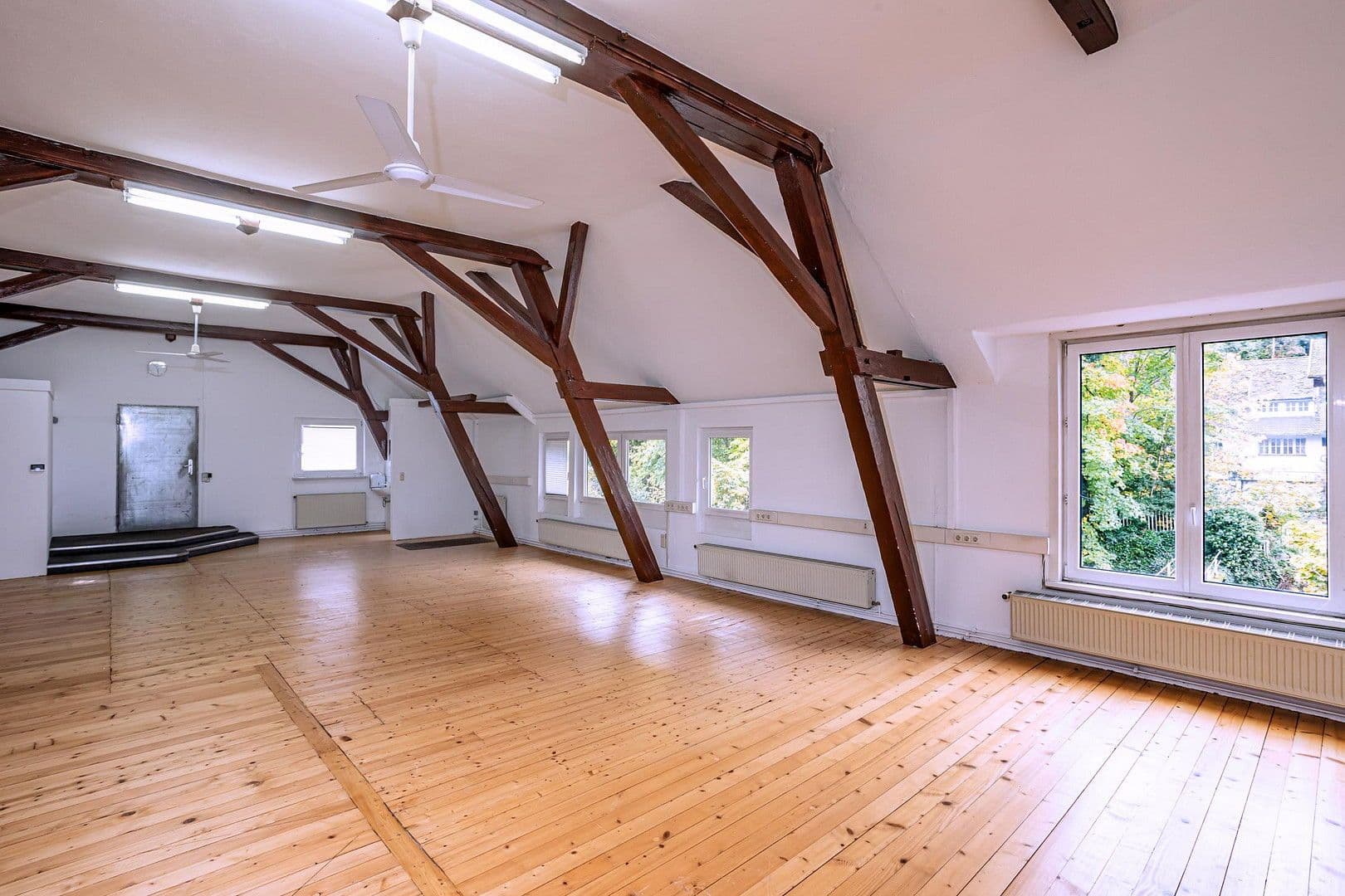 Pronájem kanceláře 122 m², Schiltachstraße 44, Schramberg, Bádensko-Württembersko Pronájem kanceláře 122 m², Schiltachstraße 44, Schramberg, Bádensko-Württembersko