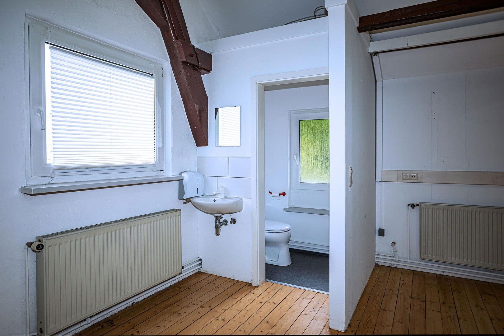 Pronájem kanceláře 122 m², Schiltachstraße 44, Schramberg, Bádensko-Württembersko Pronájem kanceláře 122 m², Schiltachstraße 44, Schramberg, Bádensko-Württembersko