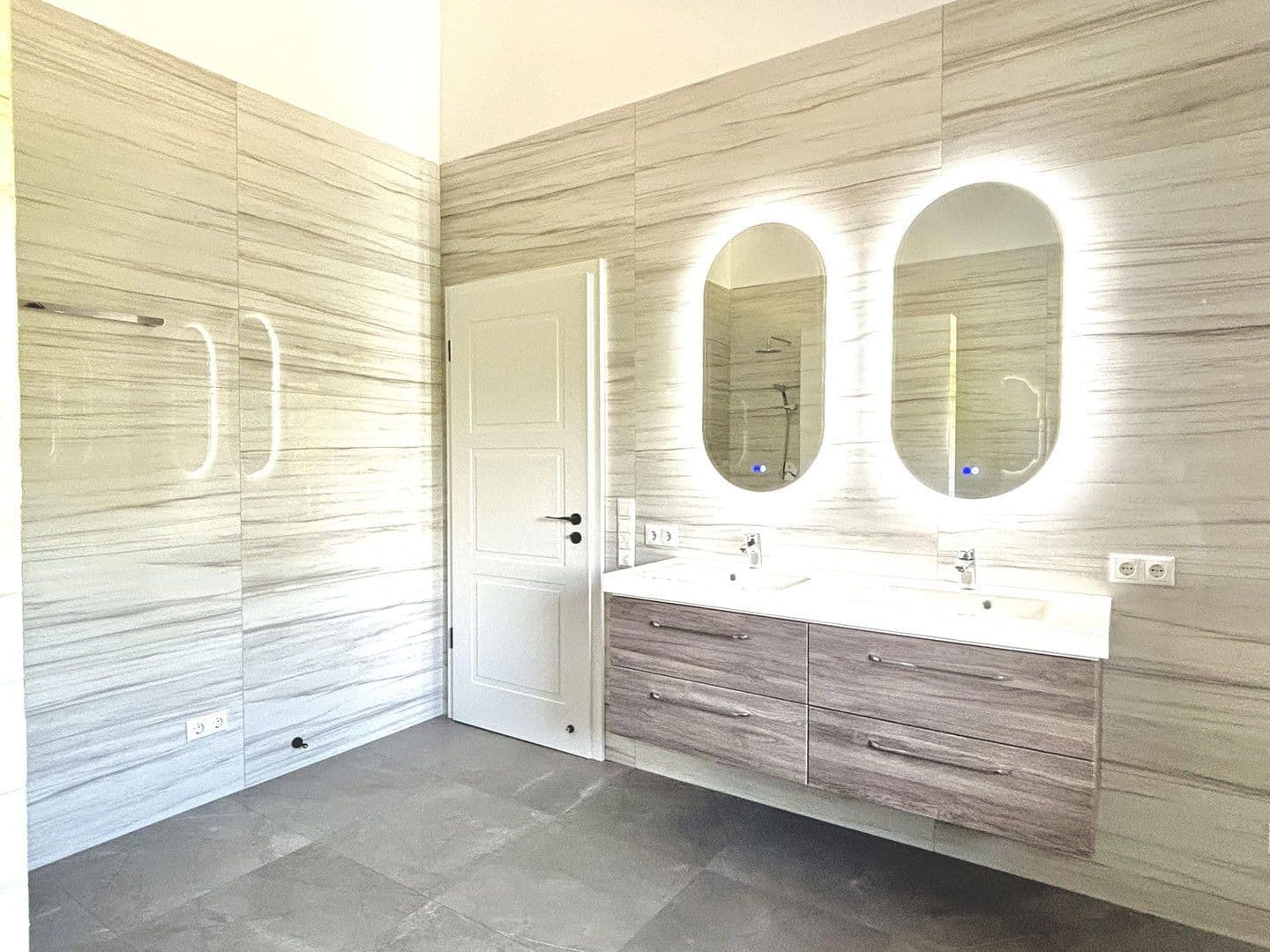 Pronájem bytu 4+kk 149 m², Dingolfing, Bavorsko Pronájem bytu 4+kk 149 m², Dingolfing, Bavorsko