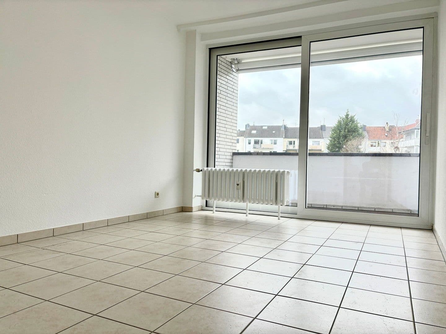 Pronájem bytu 2+1 52 m², Schloßstraße 58, Düsseldorf, Severní Porýní-Vestfálsko Pronájem bytu 2+1 52 m², Schloßstraße 58, Düsseldorf, Severní Porýní-Vestfálsko