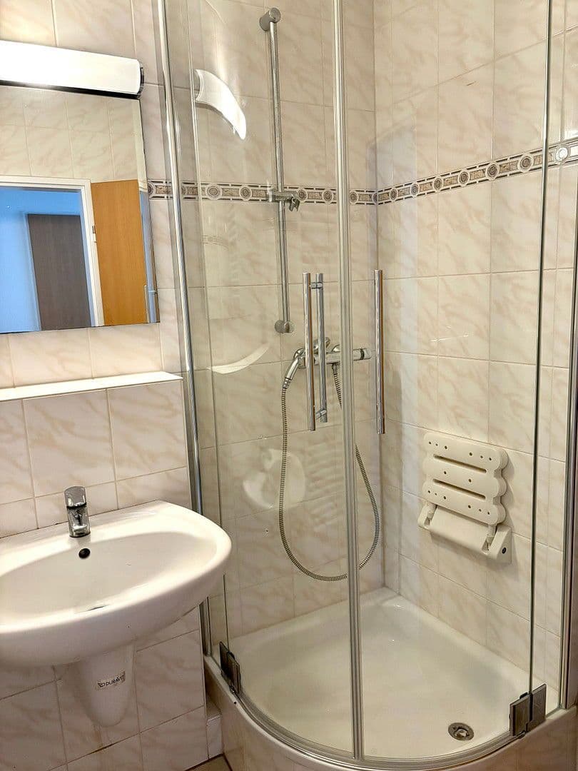 Pronájem bytu 2+1 52 m², Schloßstraße 58, Düsseldorf, Severní Porýní-Vestfálsko Pronájem bytu 2+1 52 m², Schloßstraße 58, Düsseldorf, Severní Porýní-Vestfálsko