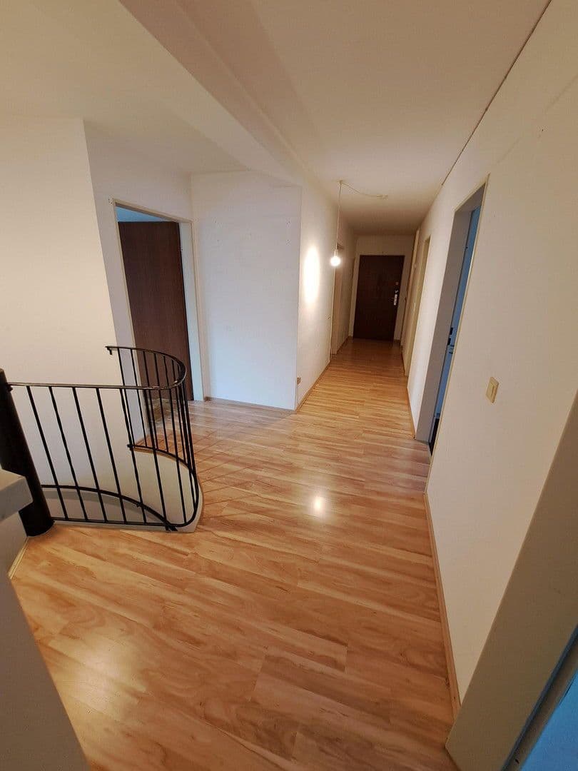 Prodej bytu 3+1 92 m², Hollerweg 13, Gröbenzell, Bavorsko Prodej bytu 3+1 92 m², Hollerweg 13, Gröbenzell, Bavorsko