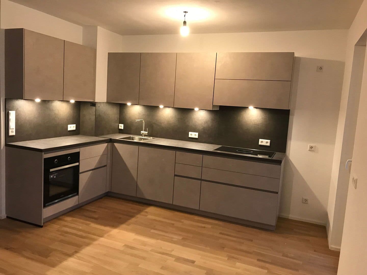 Pronájem bytu 3+1 82 m², Regensburg, Bavorsko Pronájem bytu 3+1 82 m², Regensburg, Bavorsko