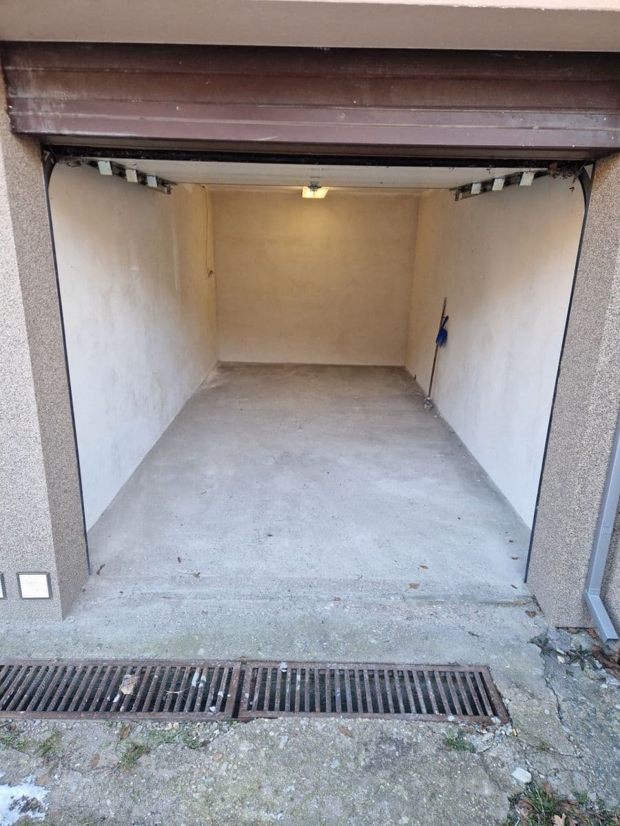 Pronájem garáže 18 m², Lysá nad Labem, Středočeský kraj Pronájem garáže 18 m², Lysá nad Labem, Středočeský kraj