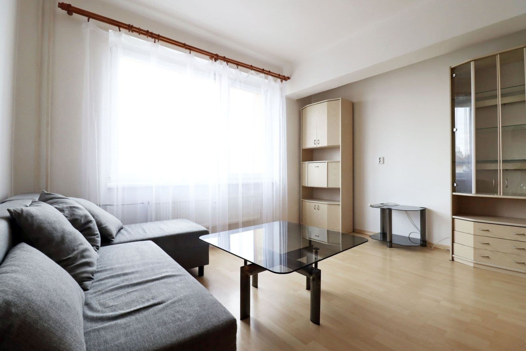 Pronájem bytu 2+kk 49 m², Červené Vršky, Benešov, Středočeský kraj Pronájem bytu 2+kk 49 m², Červené Vršky, Benešov, Středočeský kraj