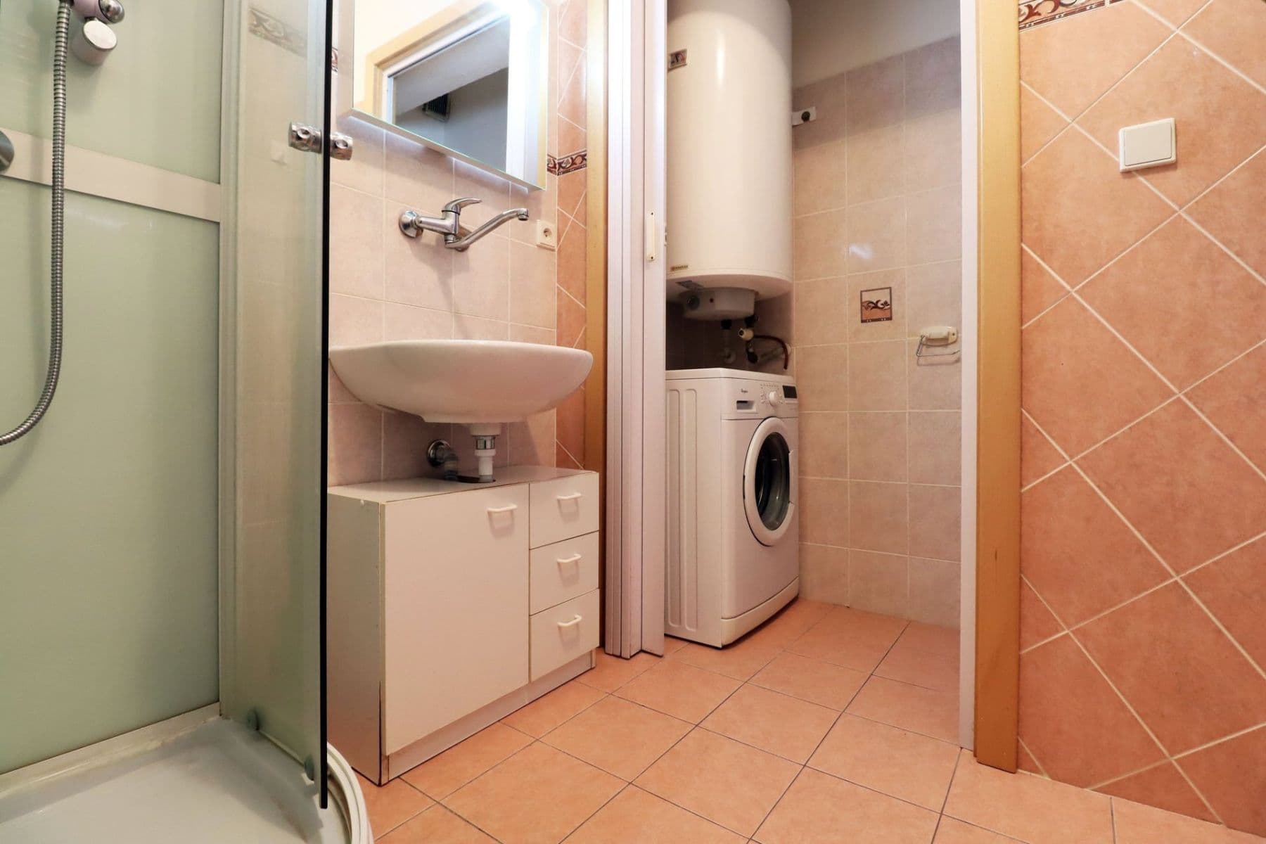 Pronájem bytu 2+kk 49 m², Červené Vršky, Benešov, Středočeský kraj Pronájem bytu 2+kk 49 m², Červené Vršky, Benešov, Středočeský kraj