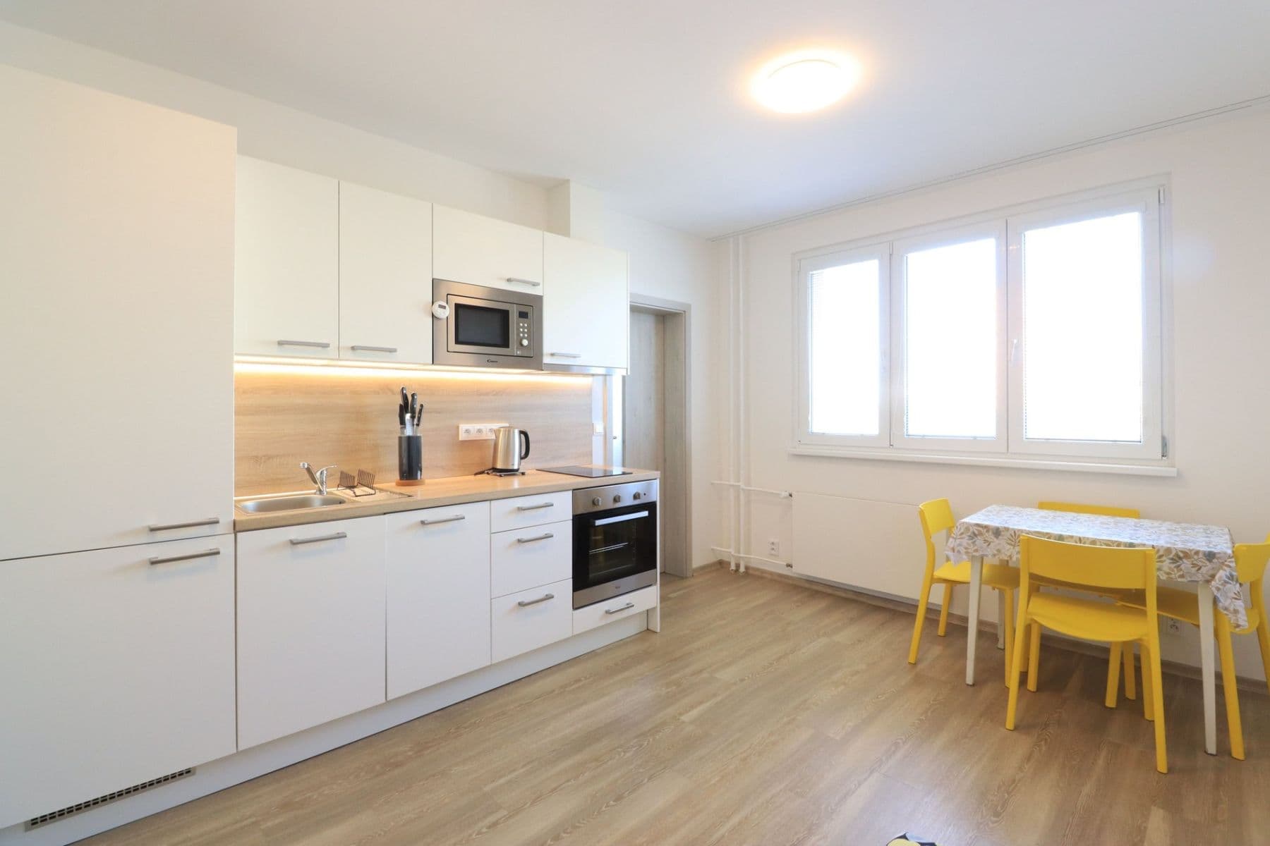 Pronájem bytu 2+kk 37 m², Topolová, Praha, Praha Pronájem bytu 2+kk 37 m², Topolová, Praha, Praha