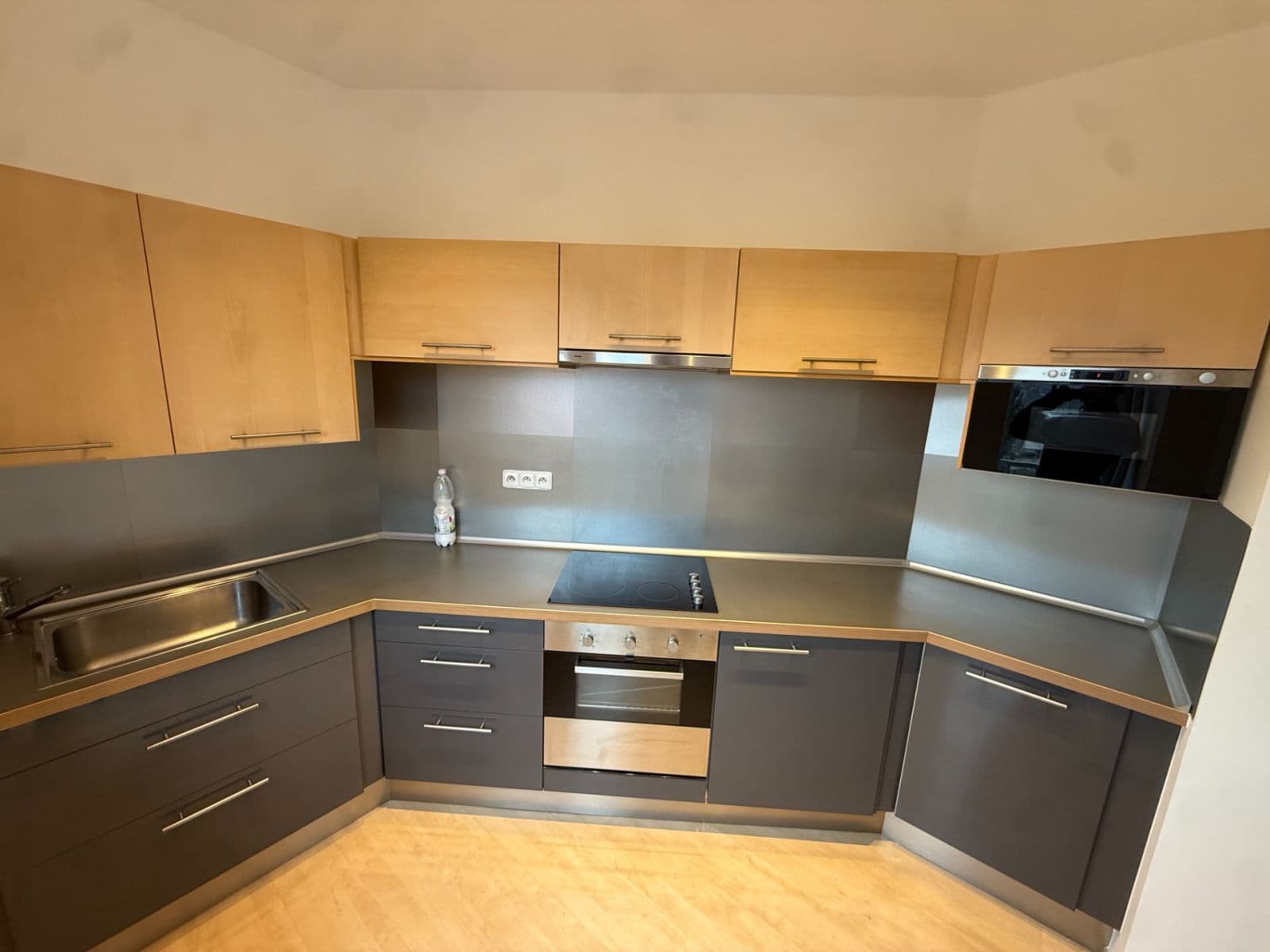 Pronájem bytu 2+1 65 m², Zdeňka Lhoty, Černošice, Středočeský kraj Pronájem bytu 2+1 65 m², Zdeňka Lhoty, Černošice, Středočeský kraj