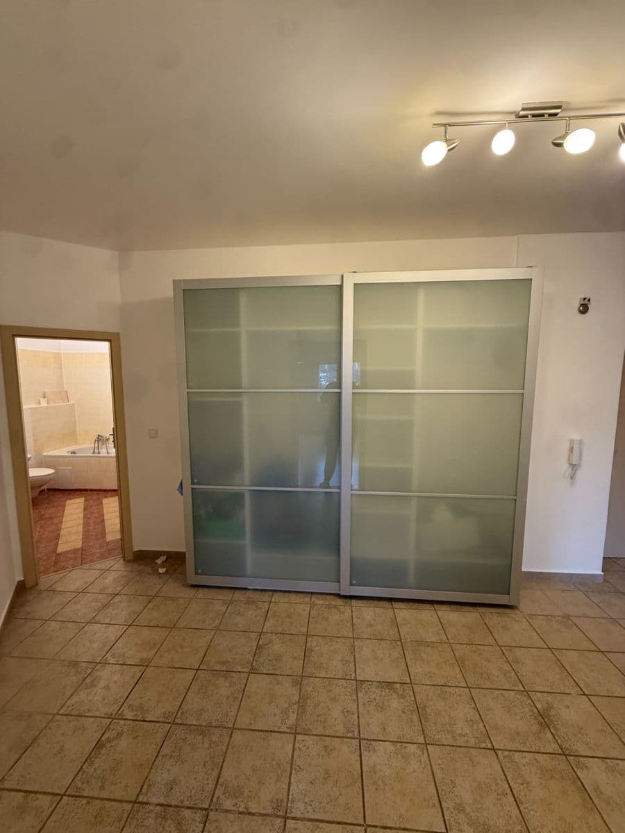 Pronájem bytu 2+1 65 m², Zdeňka Lhoty, Černošice, Středočeský kraj Pronájem bytu 2+1 65 m², Zdeňka Lhoty, Černošice, Středočeský kraj