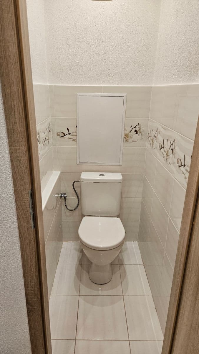 Pronájem bytu 2+1 48 m², Helenská, Považská Bystrica, Trenčiansky kraj Pronájem bytu 2+1 48 m², Helenská, Považská Bystrica, Trenčiansky kraj