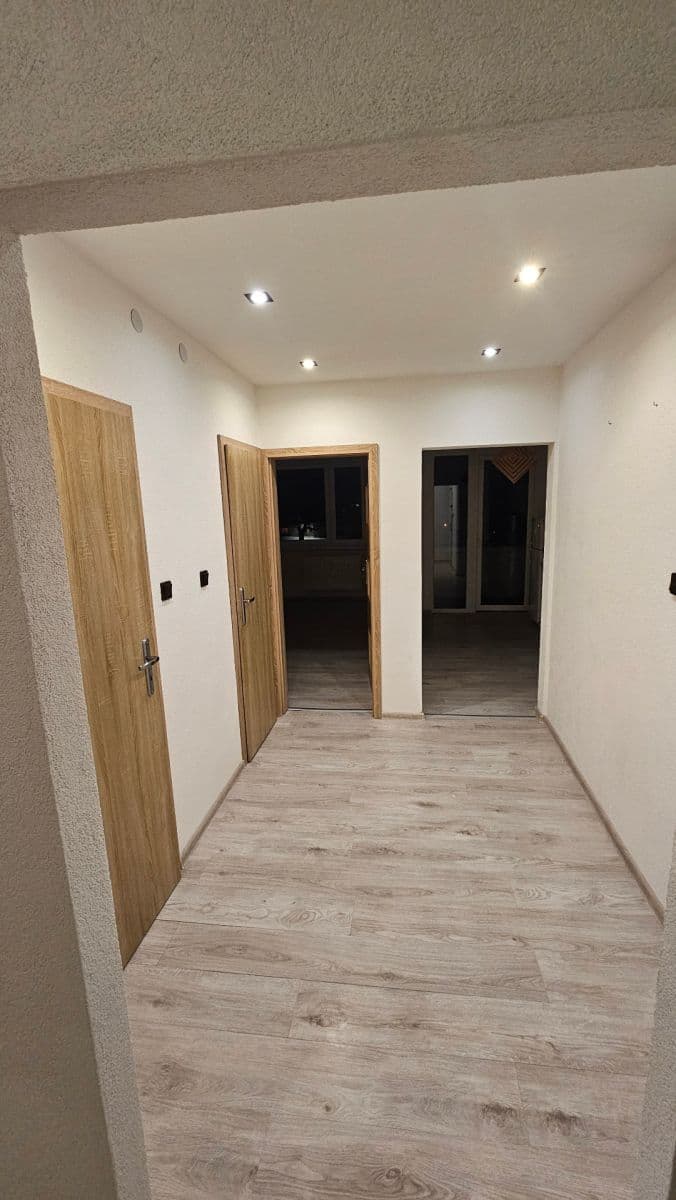 Pronájem bytu 2+1 48 m², Helenská, Považská Bystrica, Trenčiansky kraj Pronájem bytu 2+1 48 m², Helenská, Považská Bystrica, Trenčiansky kraj