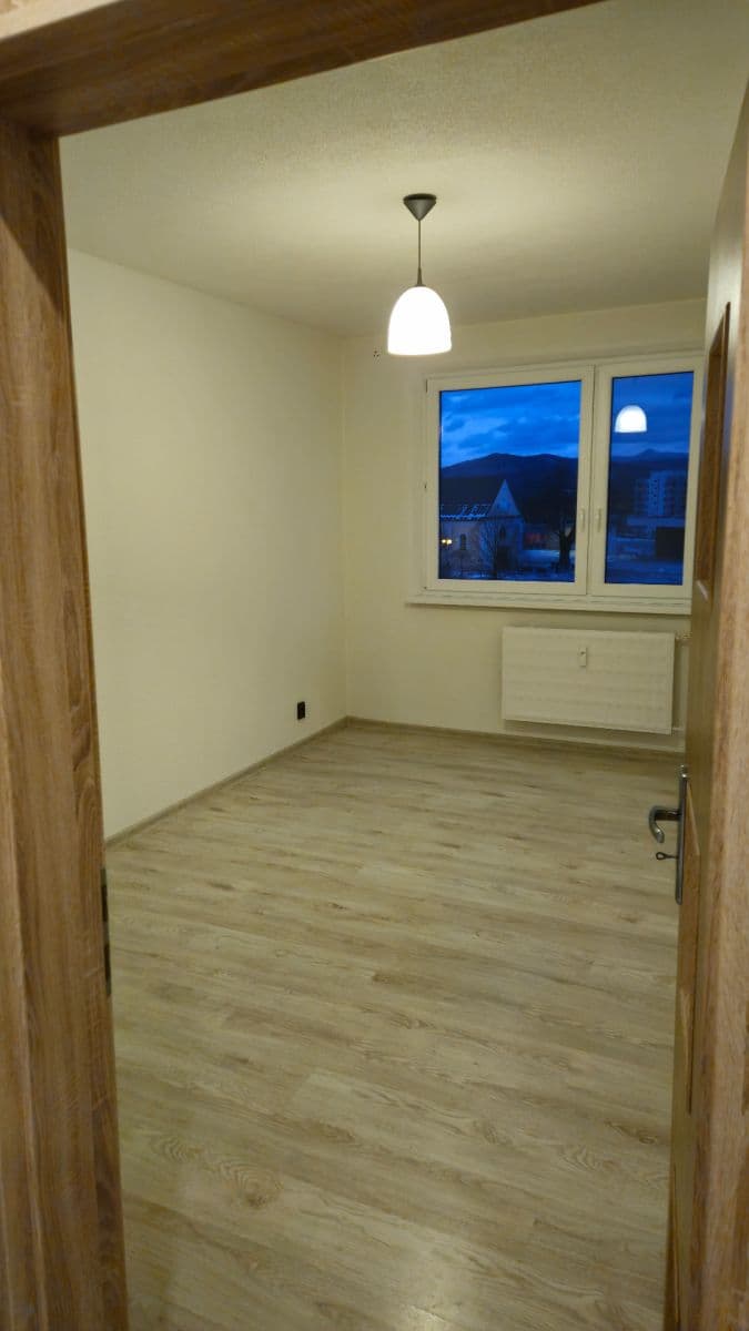 Pronájem bytu 2+1 48 m², Helenská, Považská Bystrica, Trenčiansky kraj Pronájem bytu 2+1 48 m², Helenská, Považská Bystrica, Trenčiansky kraj