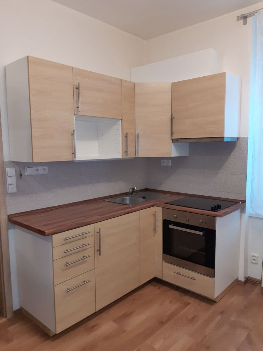 Pronájem bytu 1+kk 28 m², Plzeňská, Králův Dvůr, Středočeský kraj Pronájem bytu 1+kk 28 m², Plzeňská, Králův Dvůr, Středočeský kraj