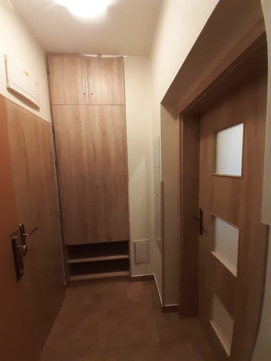 Pronájem bytu 1+kk 28 m², Plzeňská, Králův Dvůr, Středočeský kraj Pronájem bytu 1+kk 28 m², Plzeňská, Králův Dvůr, Středočeský kraj