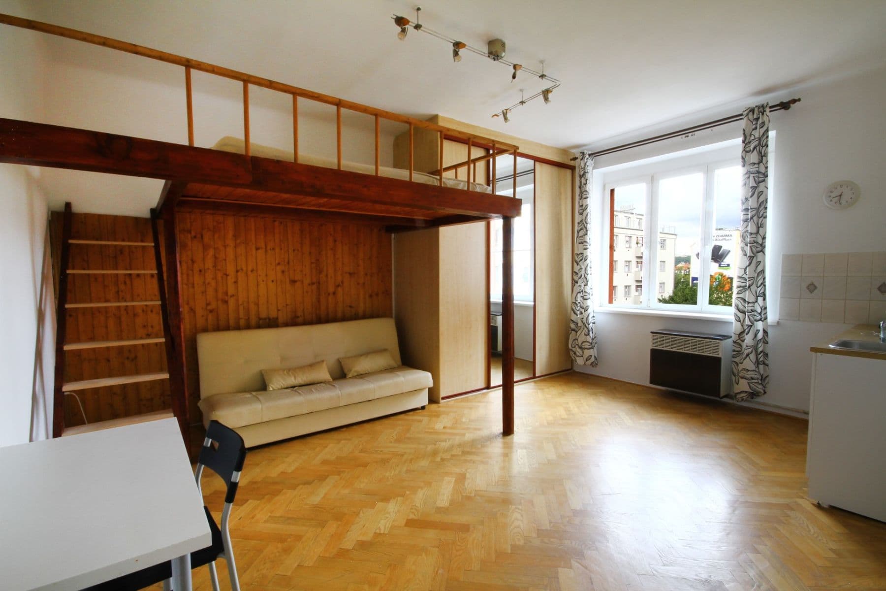 Prodej bytu 1+kk 31 m², Tovární, Praha, Praha Prodej bytu 1+kk 31 m², Tovární, Praha, Praha