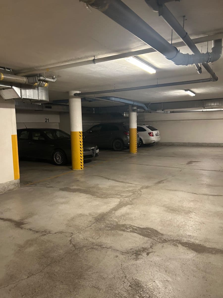 Pronájem garáže 15 m², Olomouc, Olomoucký kraj Pronájem garáže 15 m², Olomouc, Olomoucký kraj